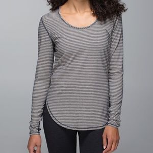 Lululemon Yogini 5 Year Navy Long Sleeve Striped T-Shirt Size 4